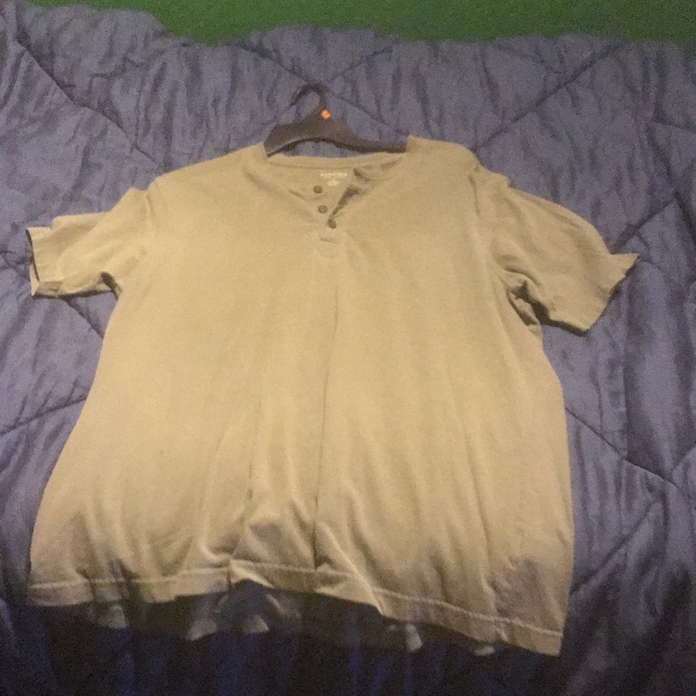 Green Henley short sleeve shirt